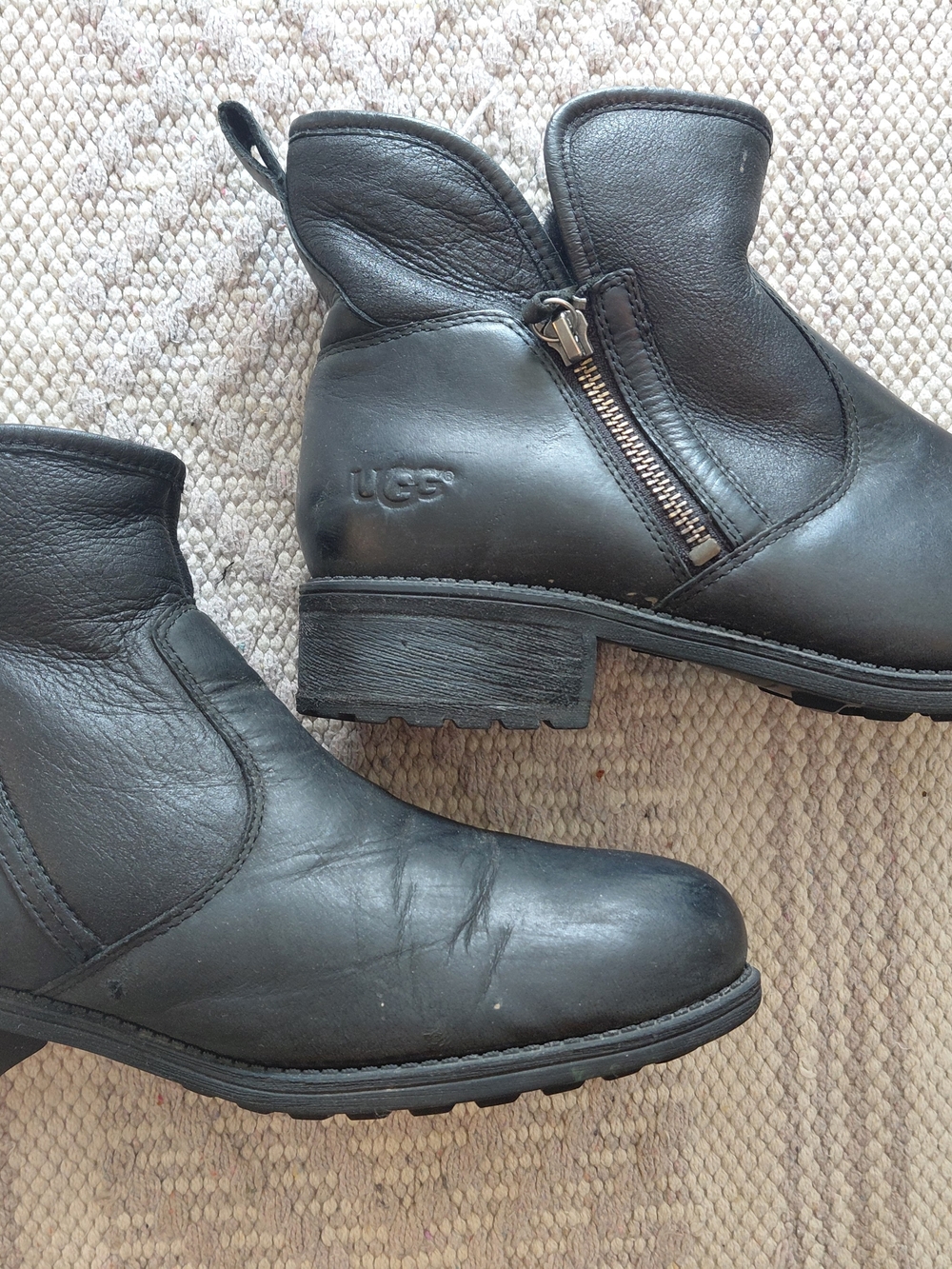 Ugg Lavelle Black Leather Boots Fur Lined Womens Size 9 1013366 - Picture 3 of 9